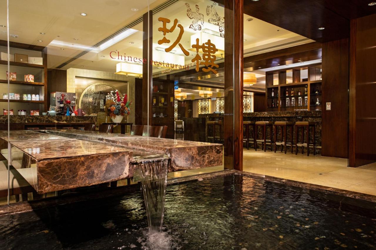 Ambassador Hotel Hsinchu Extérieur photo Entrance to the restaurant