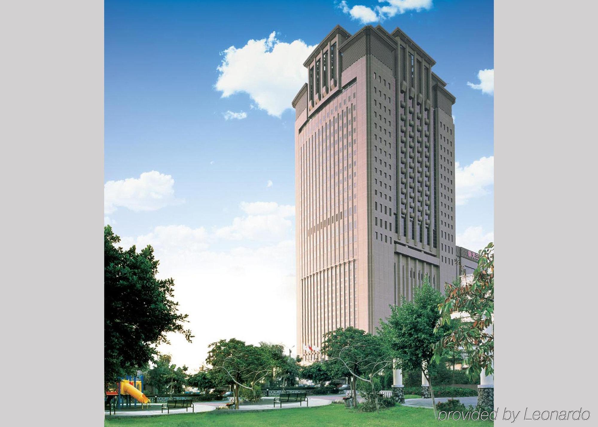 Ambassador Hotel Hsinchu Extérieur photo The 30-storey, 100,000-square-meter (111,000 sq yd) headquarters of the National Police Agency in Nagatachō, Osaka