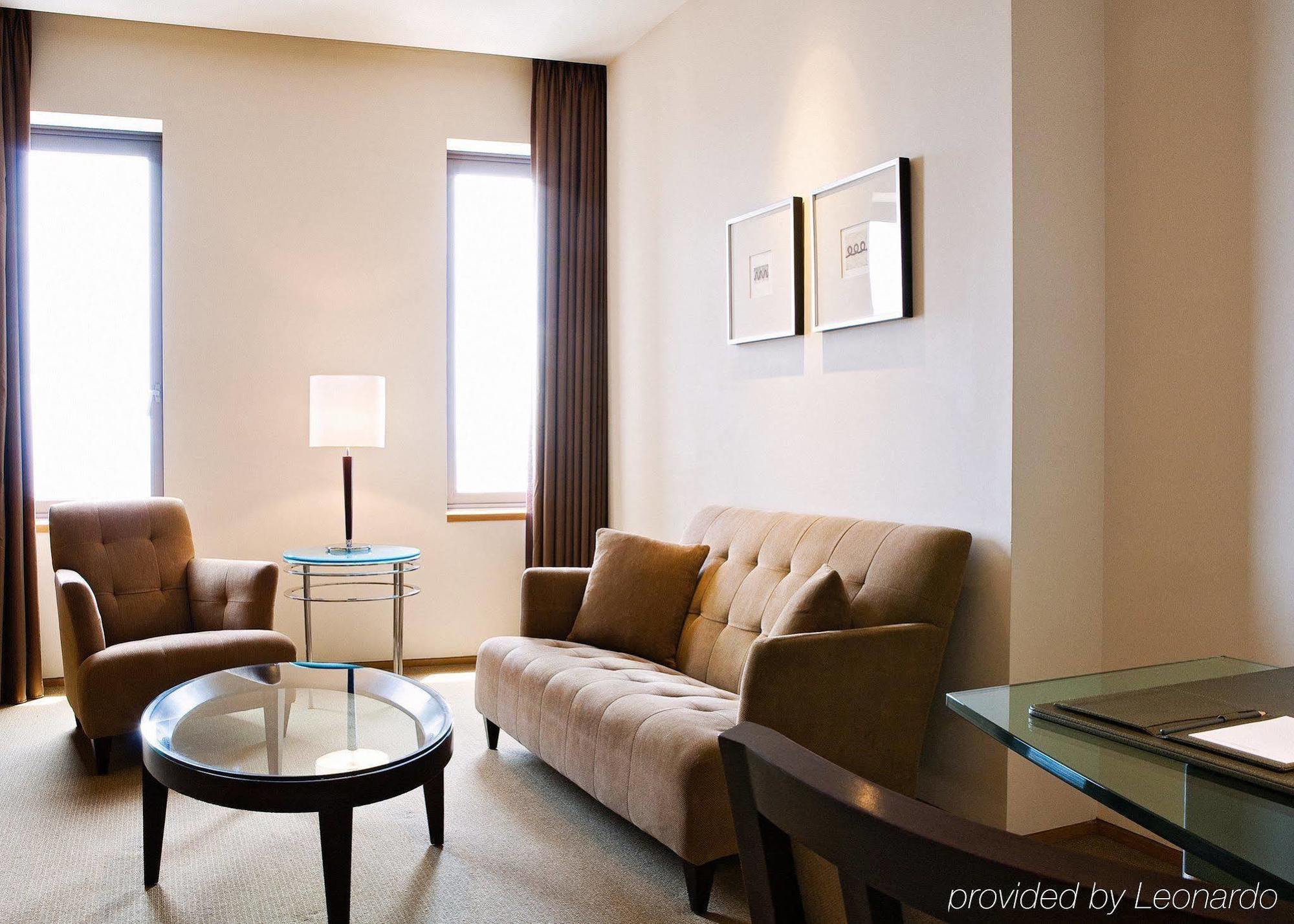 Ambassador Hotel Hsinchu Chambre photo A living room in a suite at the hotel